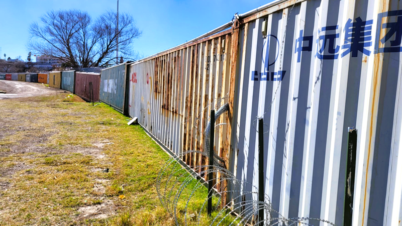 First contract granted to construct border wall under new Trump administration