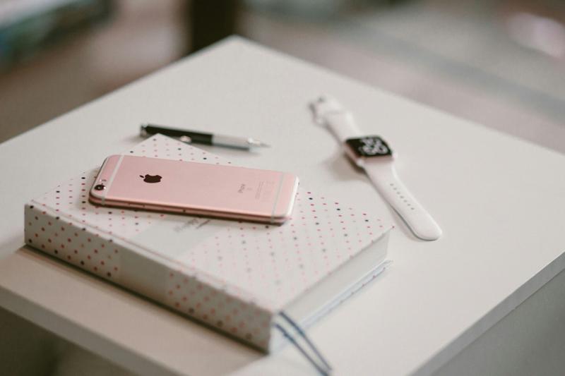 Legislation introduced to study impacts of cell phone use in schools
