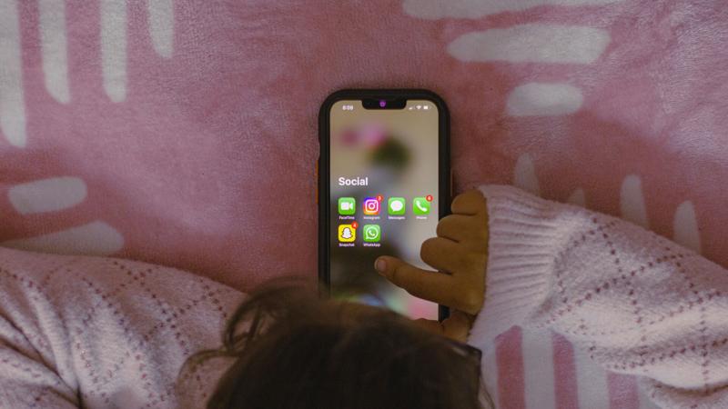 Nationwide proposal to remove cellphones from classrooms introduced