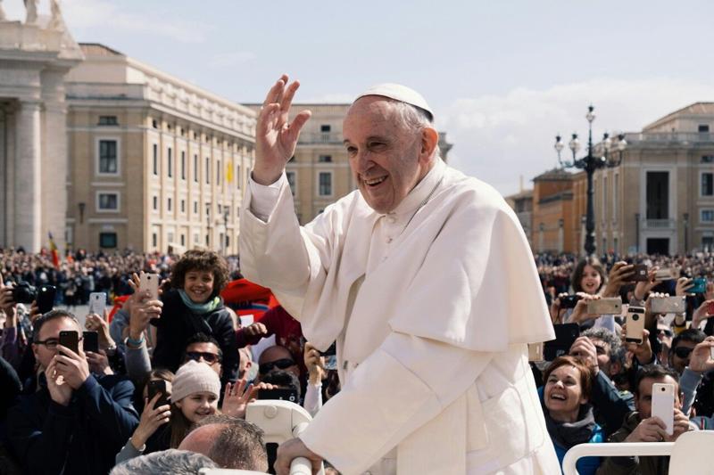 WATCH: U.S. leaders mourn after Pope Francis dies