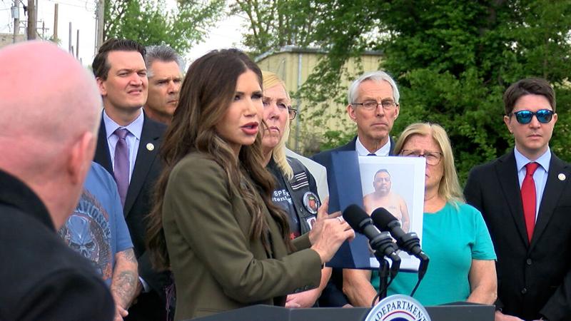 WATCH: Noem’s Illinois visit sparks debate over states migrant sanctuary laws