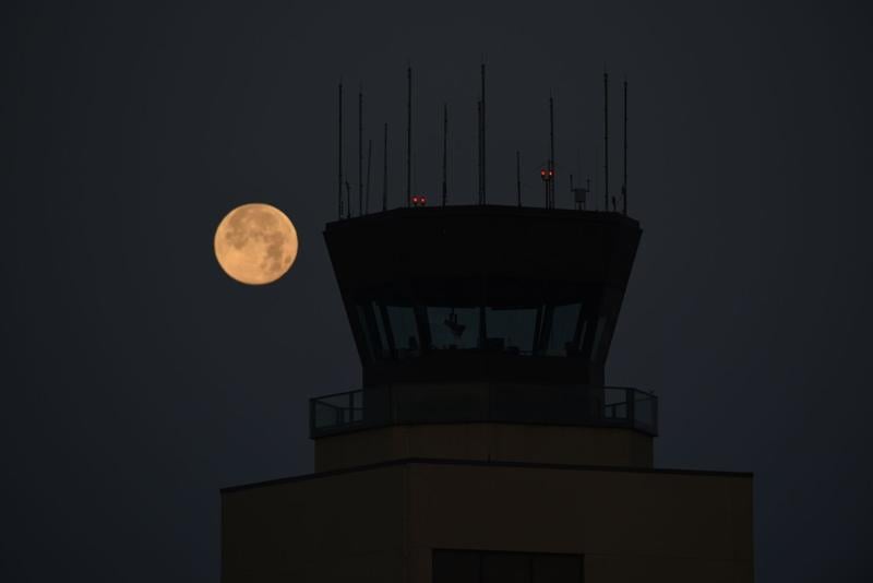 Trump administration unveils modern air traffic control system