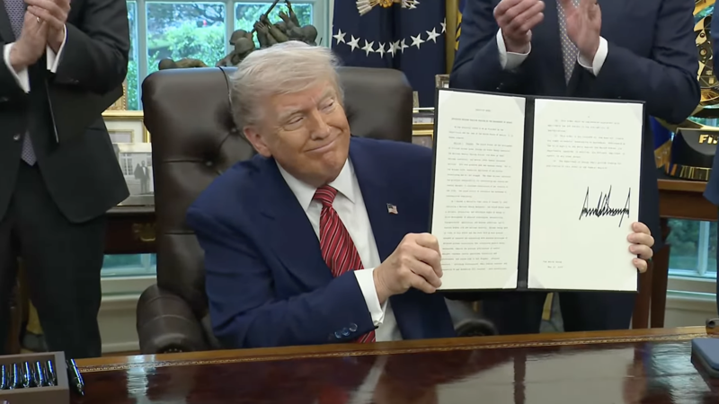 Trump signs executive orders to help nuclear industry in U.S.