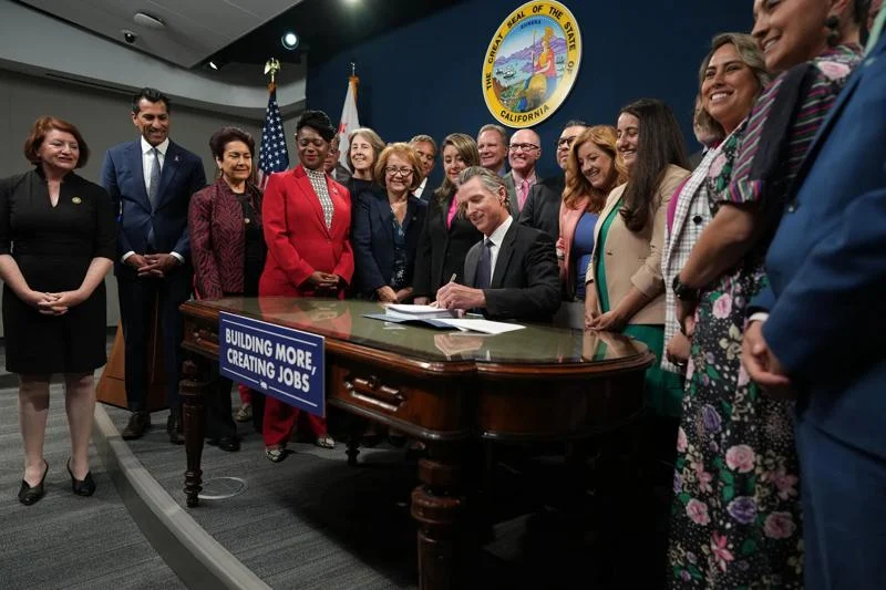 After Trump signs bill overturning CA gas car ban, Newsom signs order reaffirming ban