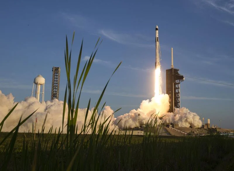 Senators file bipartisan bill to ease commercial space launch regulations