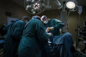 Sen. Kelly’s bill helps military medics enter civilian careers