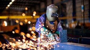 Private sector lost 32,000 jobs in September as federal jobs report delayed